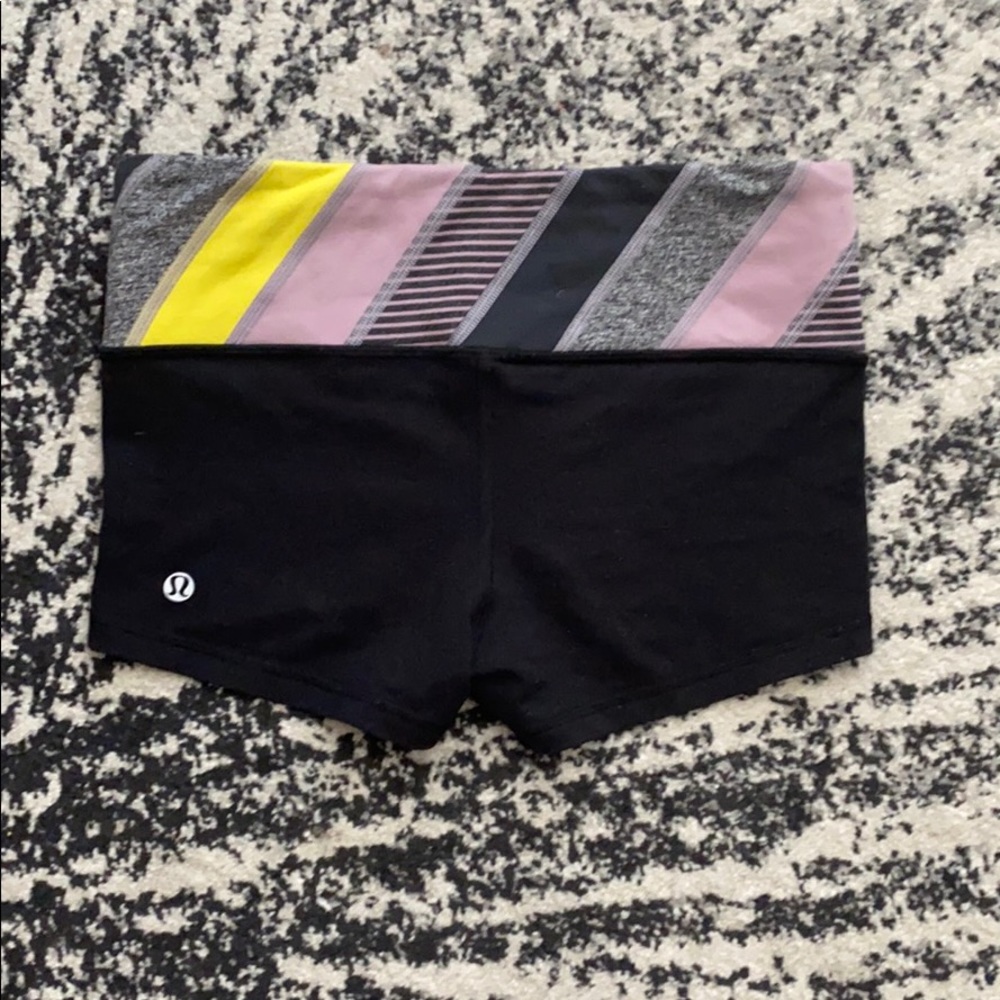 Lululemon wunder under reversible yoga shorts Sz 4
